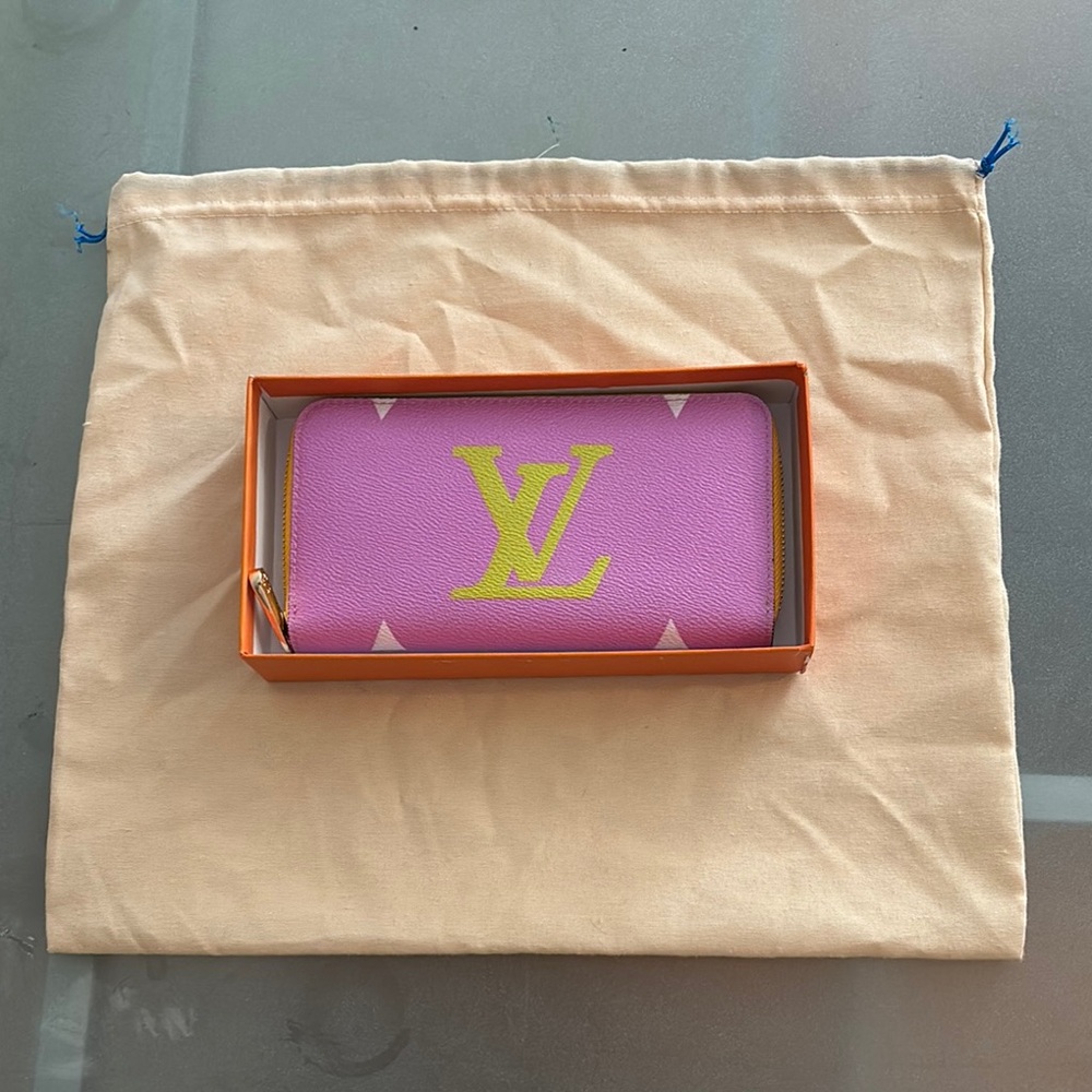 Borsa a spalla Louis  Vuitton Pink and Yellow Key Card Holder